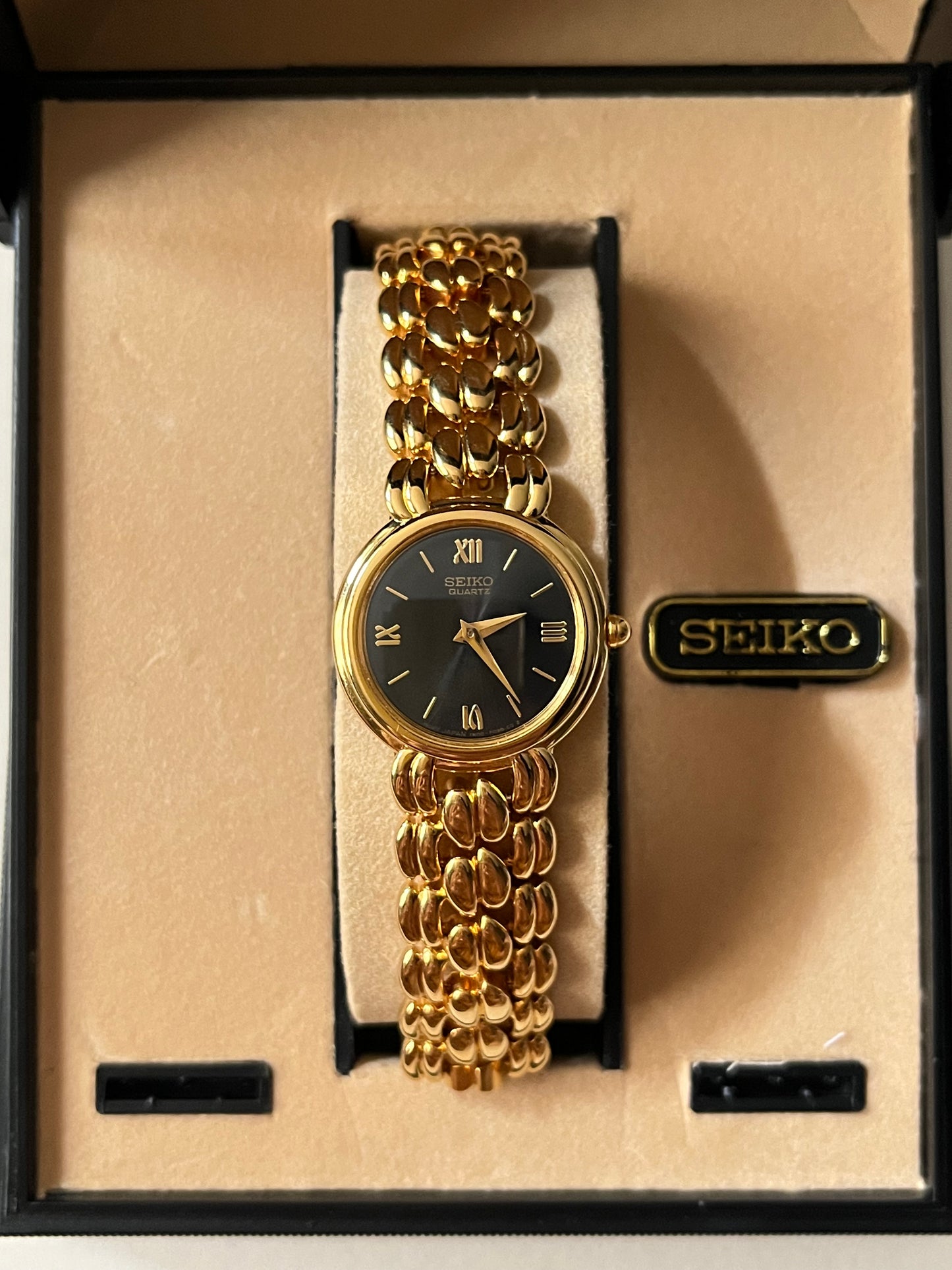 Classic and Elegant Gold Tone Seiko Watch with Black Round Dial