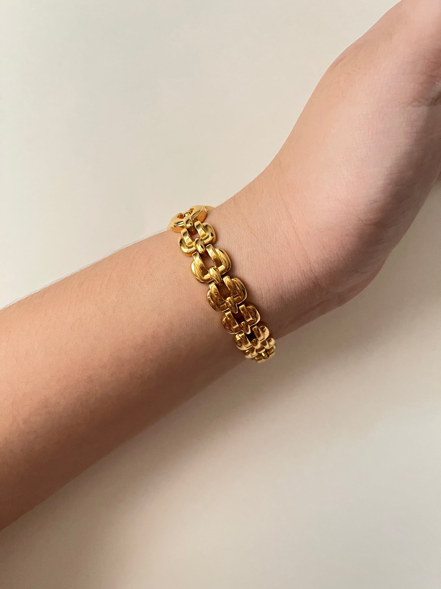 Extremely Rare and Beautiful Vintage Gold Tone Seiko Watch with Round Emerald Green Dial