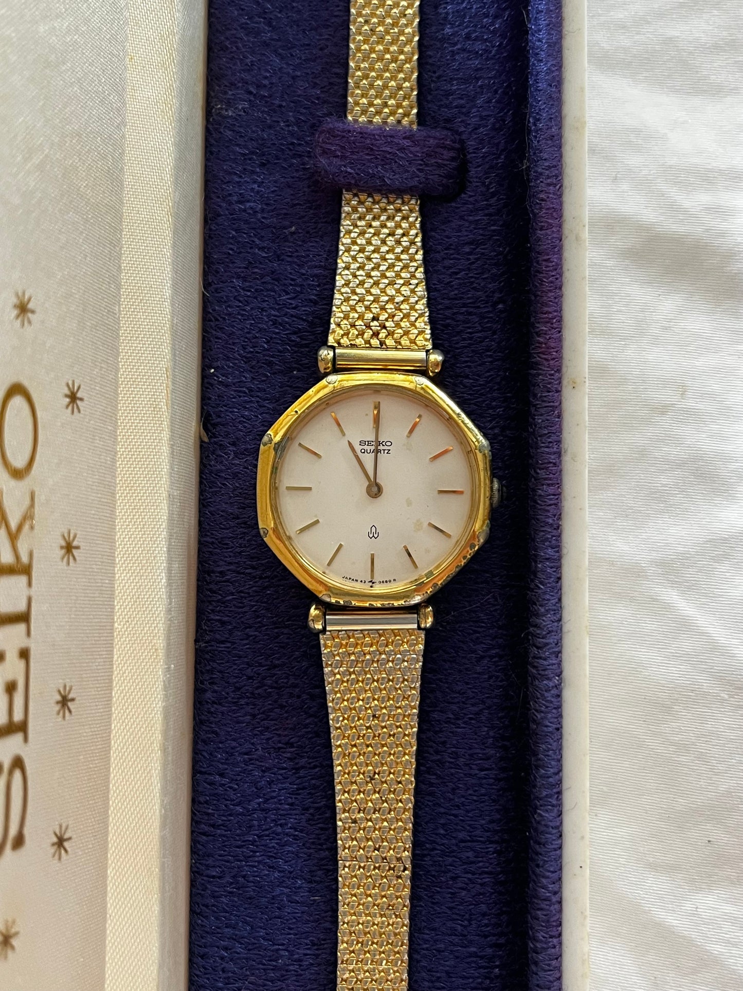 Vintage Gold Tone Seiko Watch with Round Dial