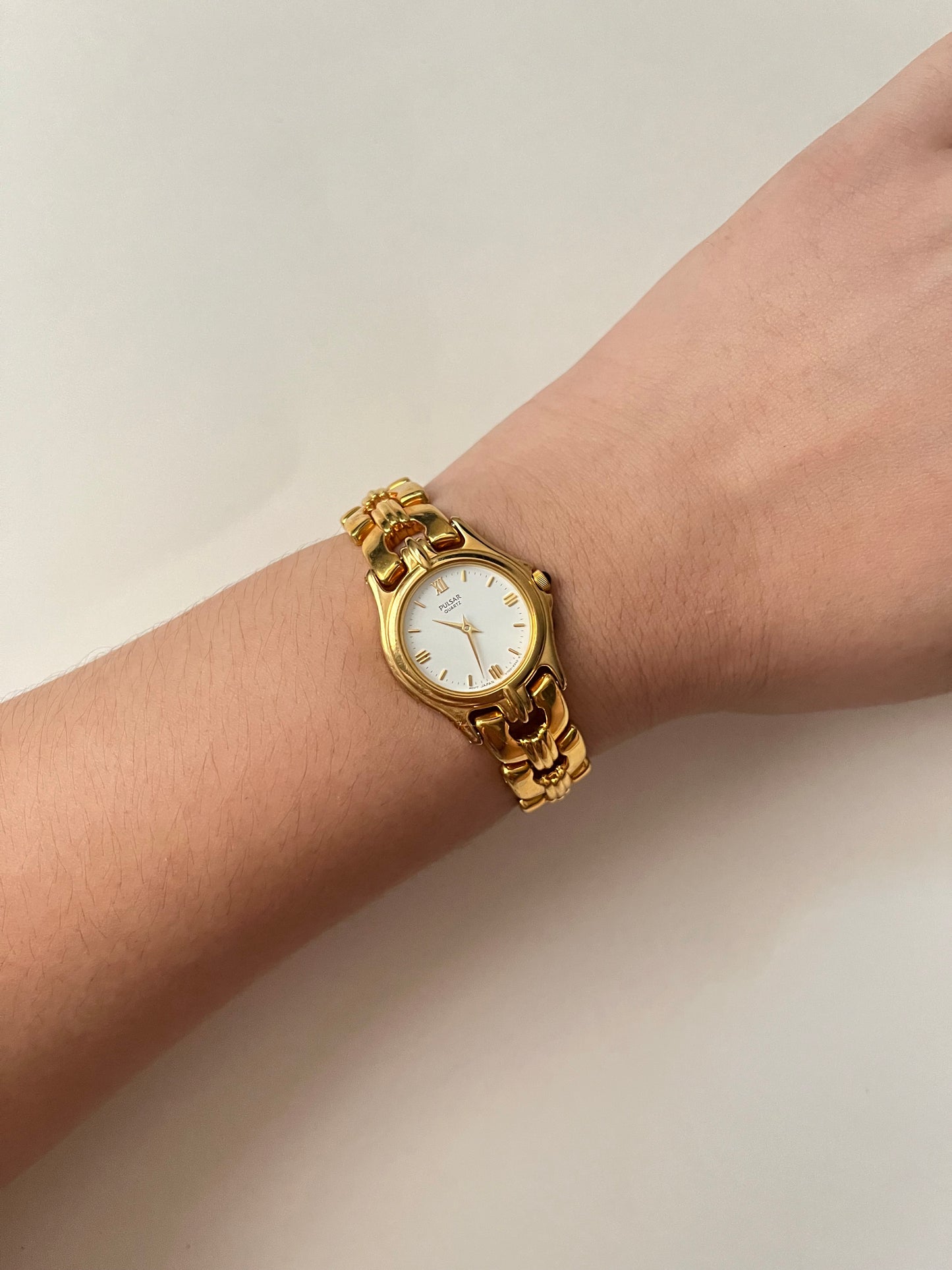 Gold Tone Classic Pulsar Watch with Round Dial