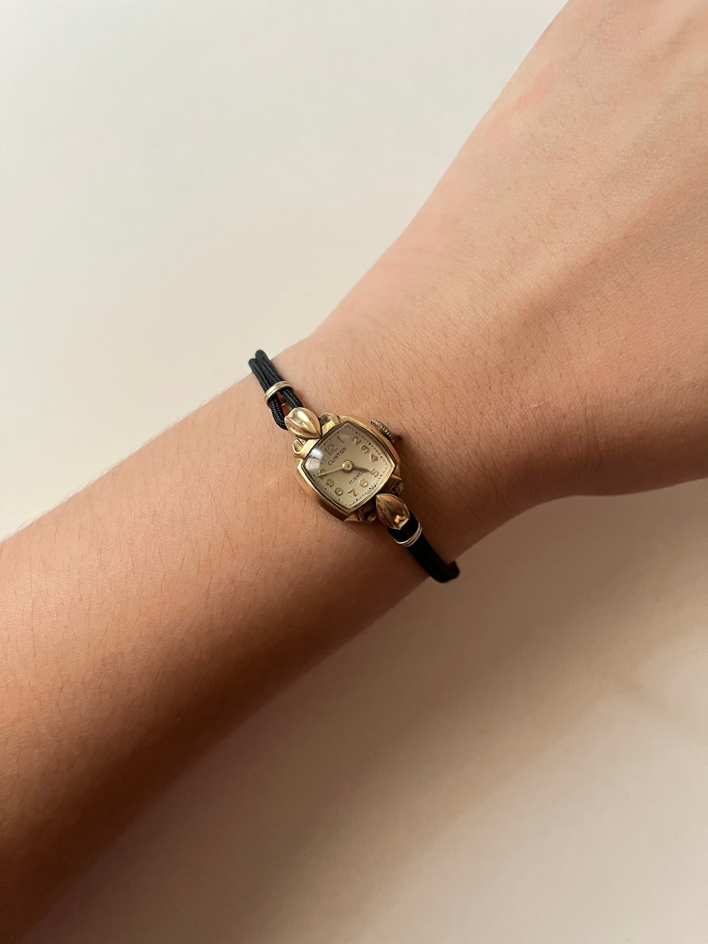 Vintage Gold Tone Dainty Hand-Winding Mechanical Watch