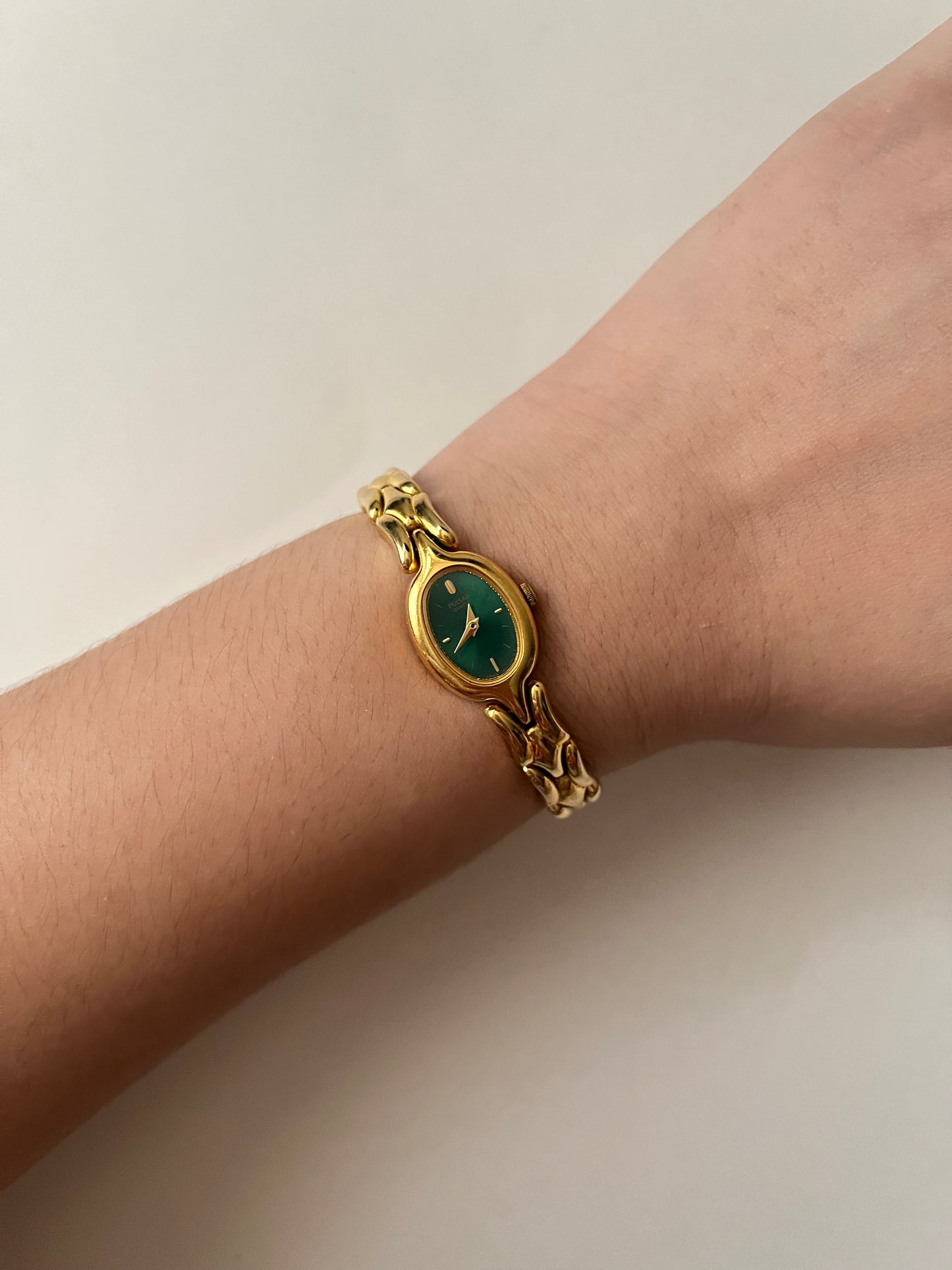 Stunning Gold Tone Pulsar Watch with Gorgeous Oval Green Dial