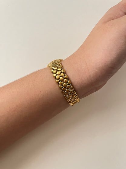 Gold Tone Watch with Dual Tone Round Dial