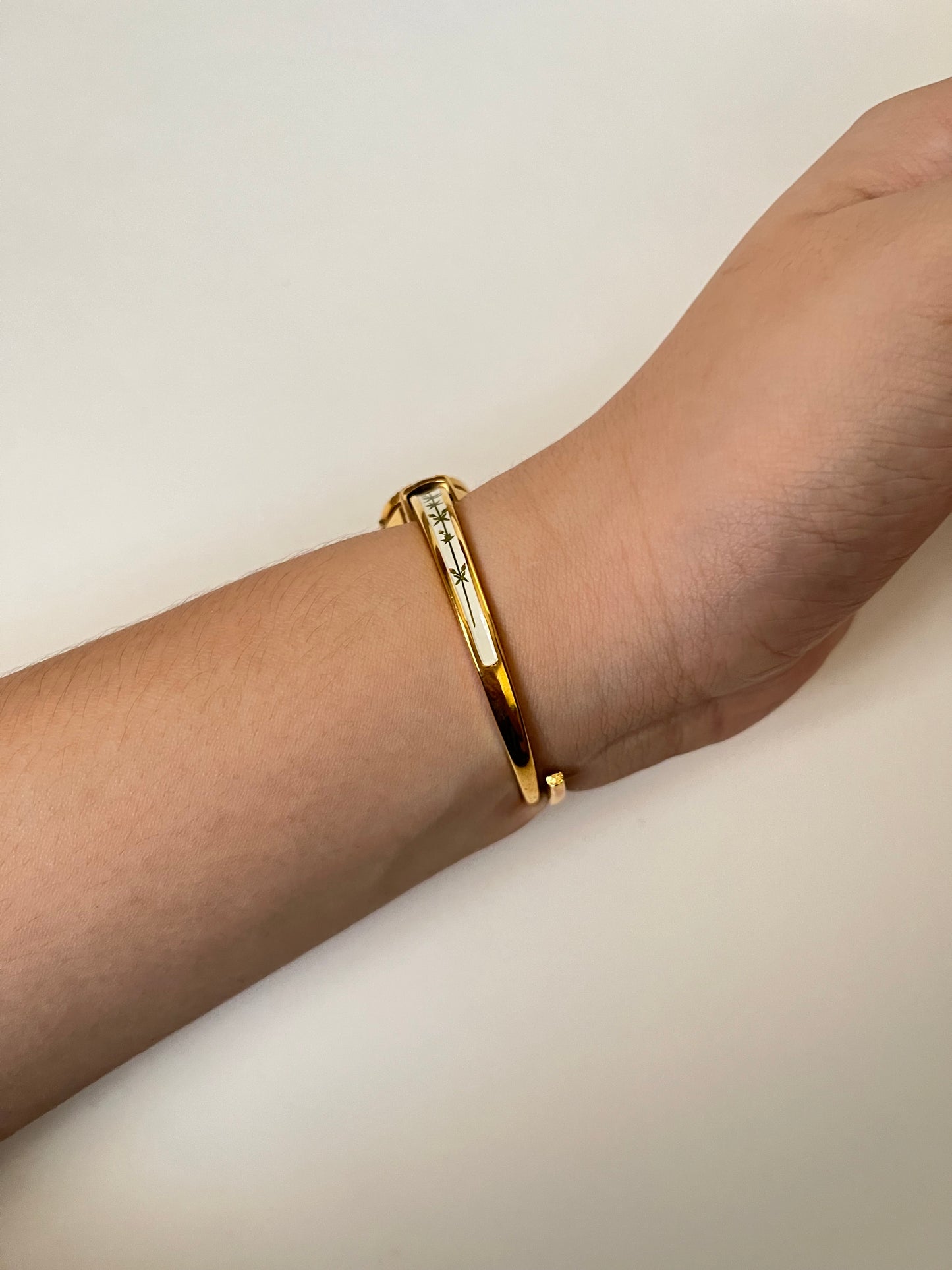 Extremely Rare Gold Tone Andre Mouche x Noritake von Linnæi Collection Open Cuff Peekaboo Swiss Watch