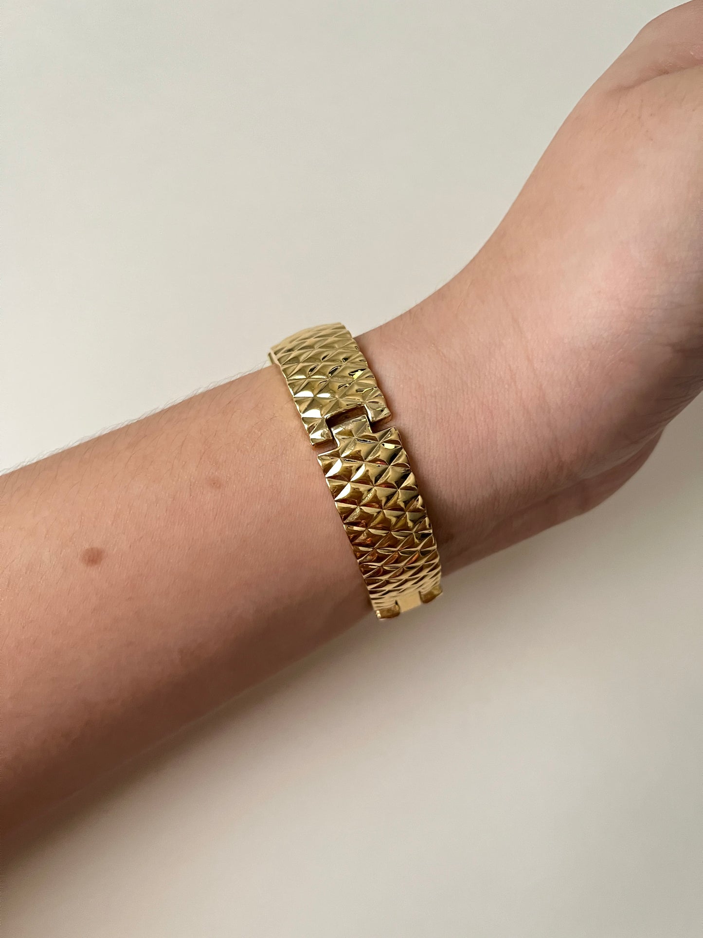 Very Stunning All Gold Tone Pulsar Watch with Oval Dial