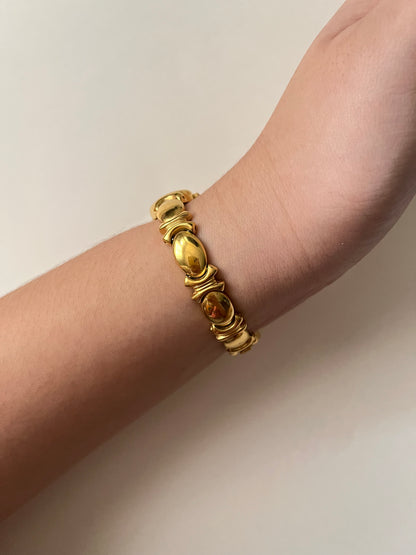 Stunning Gold Tone Pulsar Watch with Oval Dial