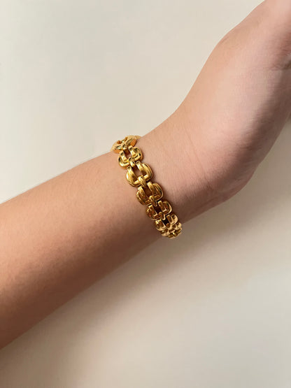 Extremely Rare and Beautiful Vintage Gold Tone Seiko Watch with Round Emerald Green Dial