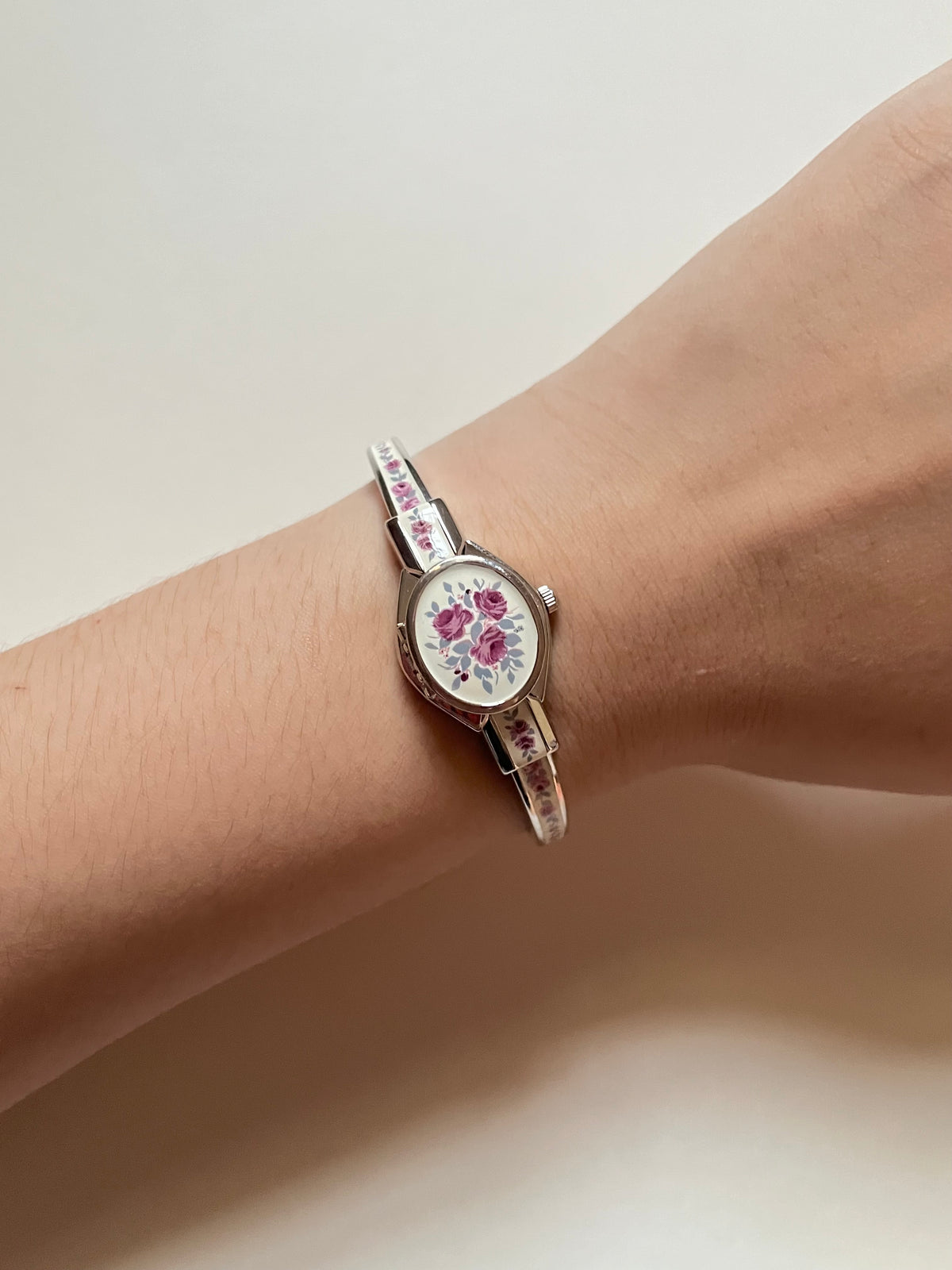 Ultra Rare Silver Tone Open Cuff Peekaboo Swiss Watch and Necklace Set with White Floral Enameled Decor