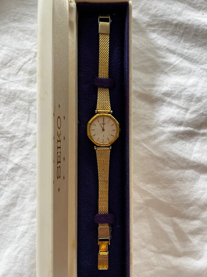 Vintage Gold Tone Seiko Watch with Round Dial