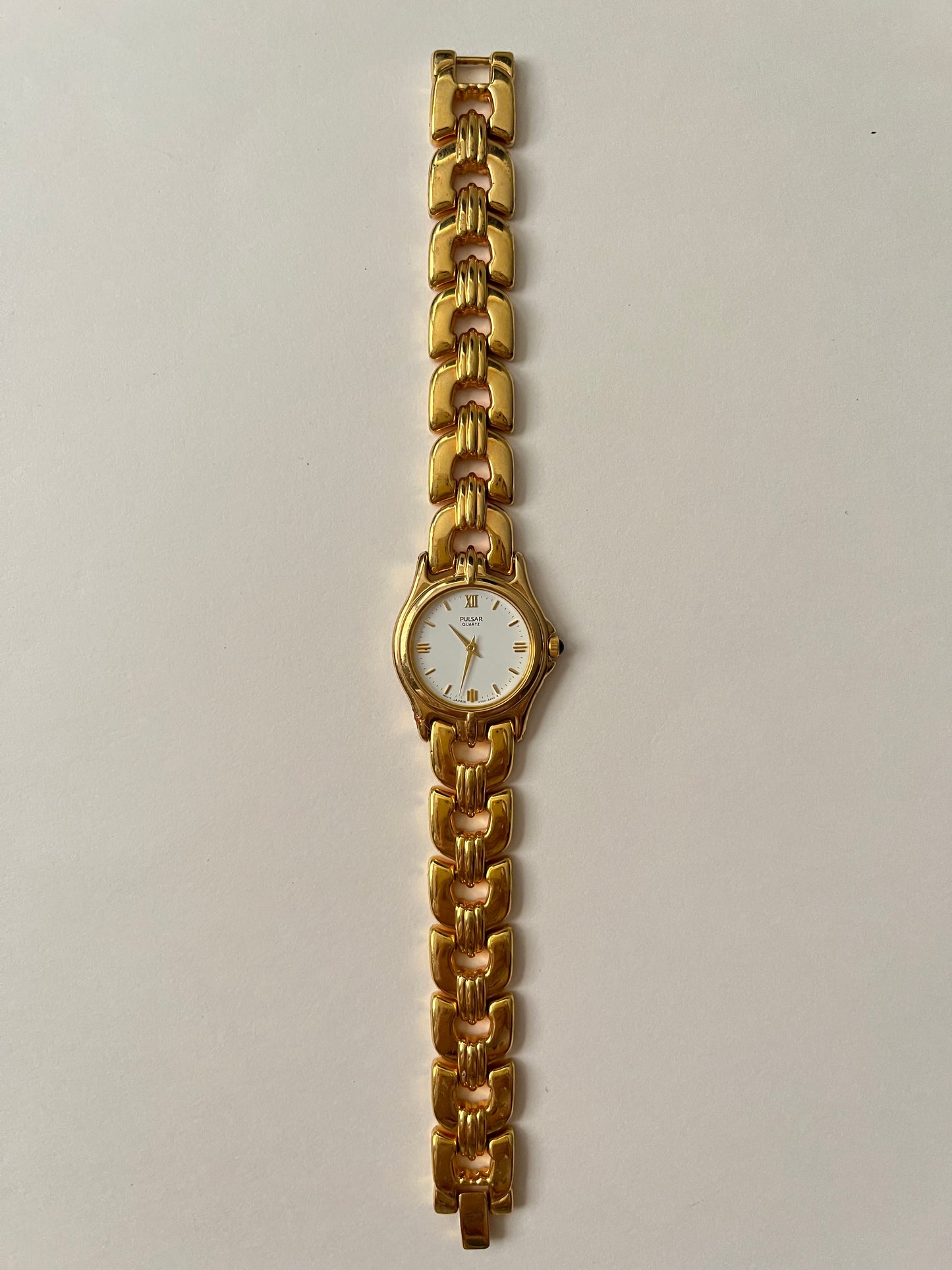 Gold Tone Classic Pulsar Watch with Round Dial