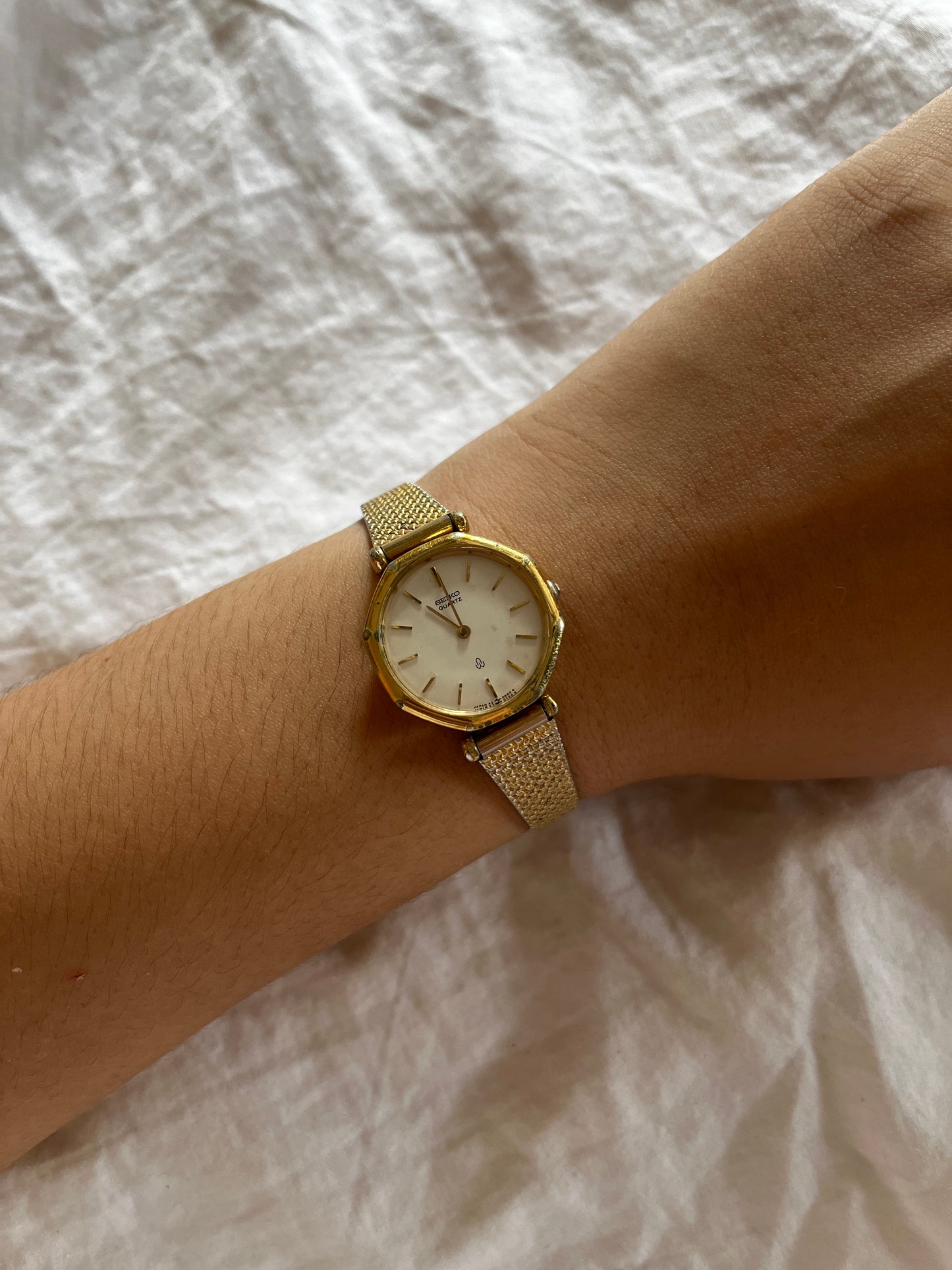 Vintage Gold Tone Seiko Watch with Round Dial